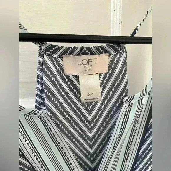Loft soft and flowy striped tanktop business casual - Picture 3 of 5
